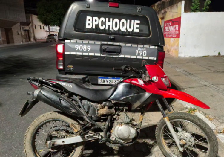 Apreensão de motocicleta com queixa de roubo/furto
