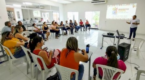 Reunião com o secretariado de Aparecida, equipe técnica e setor jurídico e João Neto