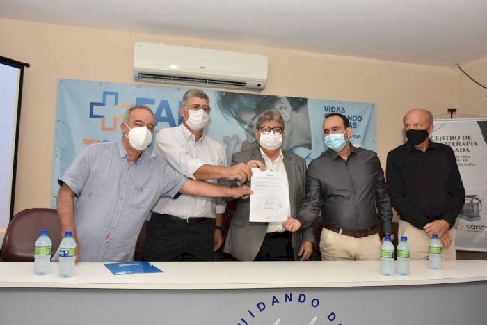 João Azevêdo assinou convênio no valor de R$ 5 milhões para o custeio do Hospital da Fundação Assistencial da Paraíba (FAP)