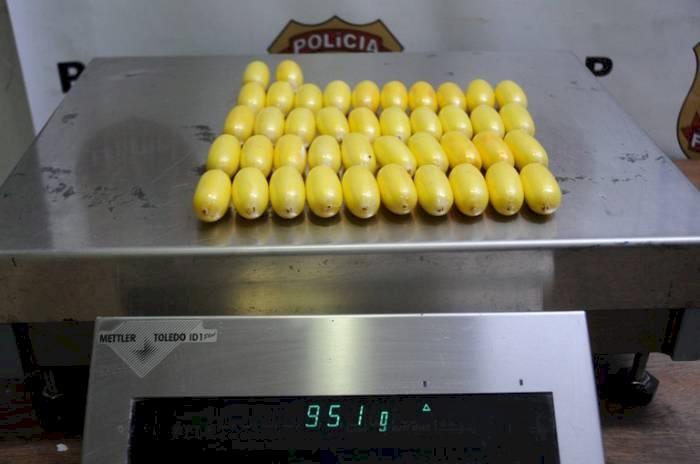 PF prende passageiros que engoliram cápsulas com droga