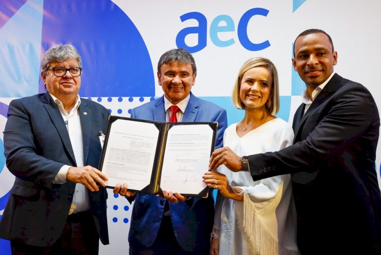 João Azevêdo e ministro Wellington Dias acompanham inserção de beneficiários do Bolsa Família no mercado de trabalho