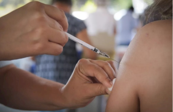 Aplicação da vacina contra sarampo 