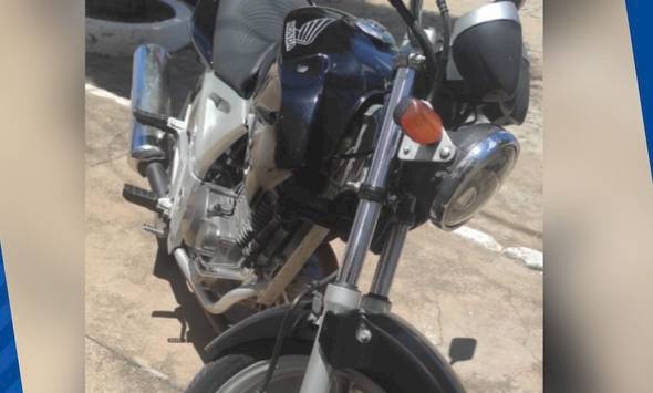 Motocicleta apreendida pela Polícia Militar