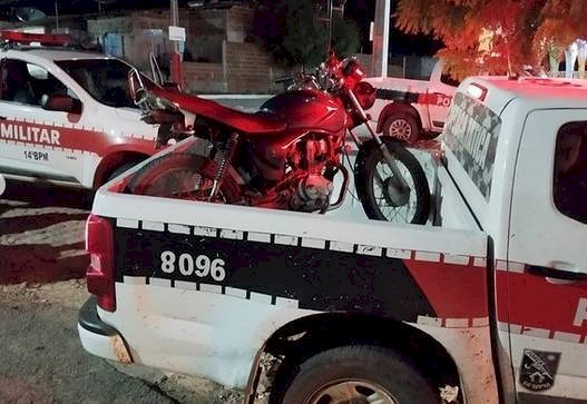 Motocicleta apreendida pela Polícia Militar
