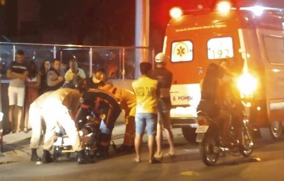 Colisão de moto com poste deixa feridos na BR-230, na cidade de Pombal