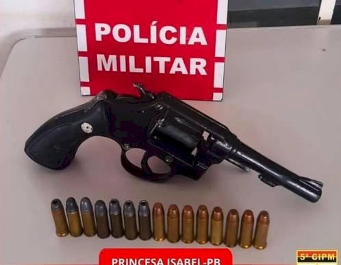 Arma de fogo e munições apreendidas