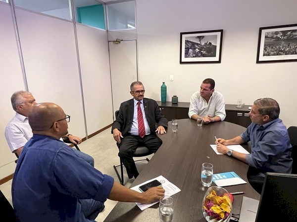 Reunião entre integrantes do Ministério Público e CREA-PB
