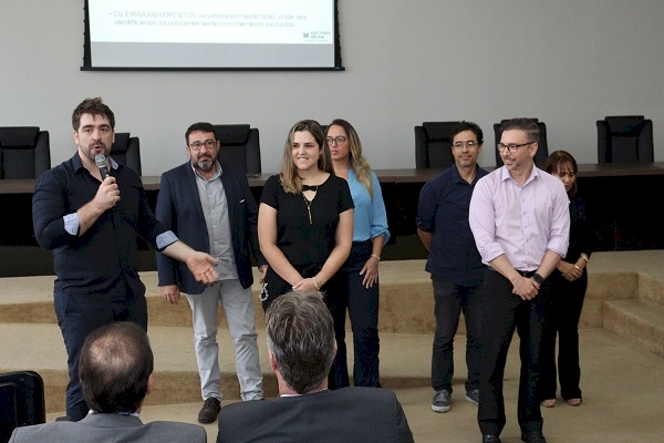 Plestra sobre “Constelação Familiar – ensinamentos de Bert Hellinger sobre conflito e consciência”