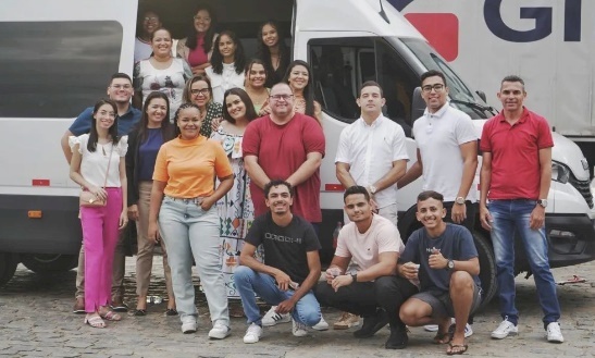 "Criatividade e Desenvolvimento da Educação Municipal” em evento alusivo ao Dia Mundial da Criatividade na cidade de Campina Grande.