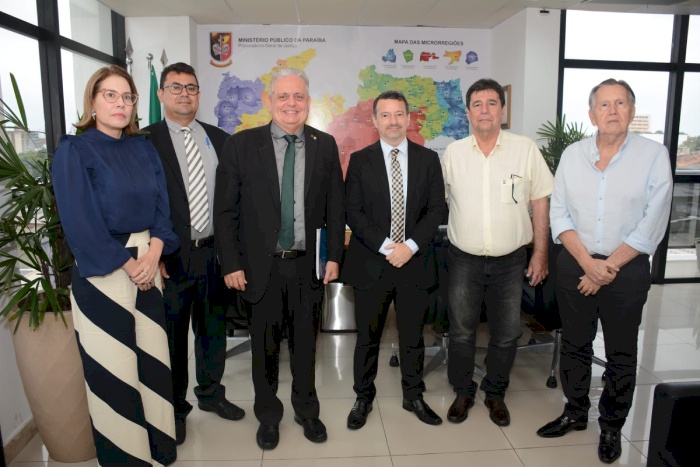 Reunião sobre bolsa desempenho dos inativos do Magistério