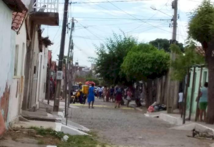 Mulher alvejada a tiros no Frei Damião, em Sousa