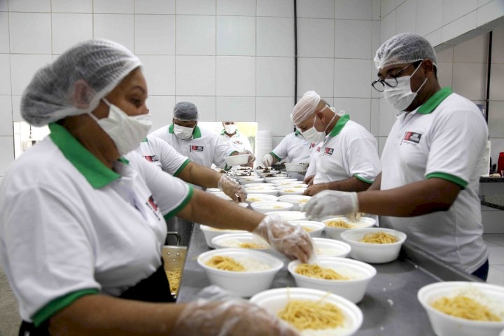 De acordo com o superintendente da Emlur, Ricardo Veloso, no almoço, são servidas em torno de 800 refeições