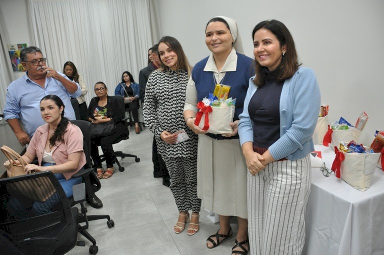 Governo do Estado distribui alimentos arrecadados no 36º Salão do Artesanato com instituições filantrópicas de Campina