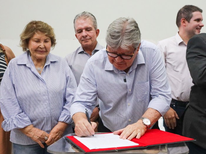 Ordem de serviço para o início da construção do Hospital de Trauma do Sertão