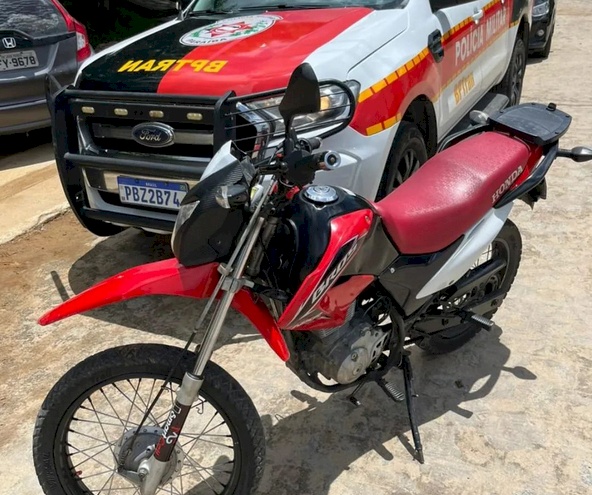Veículo recuperado pela Polícia Militar, na Paraíba