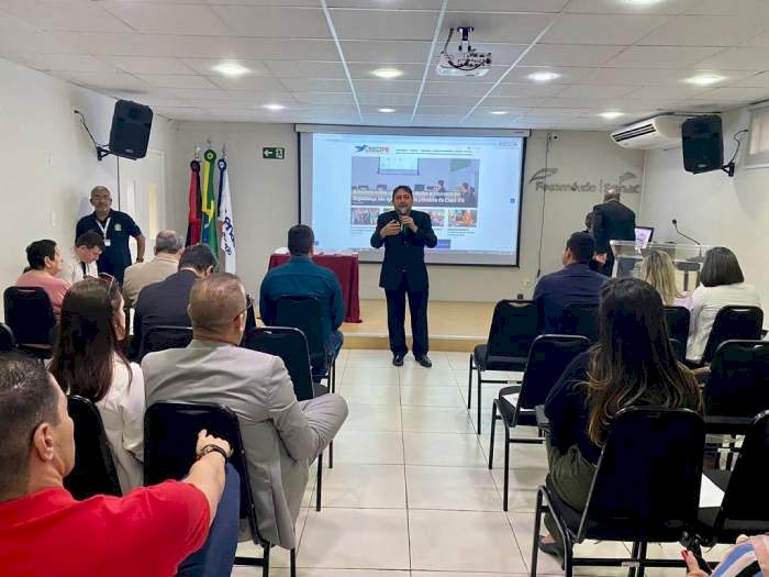 Entrega de carteiras a novos corretores de imóveis