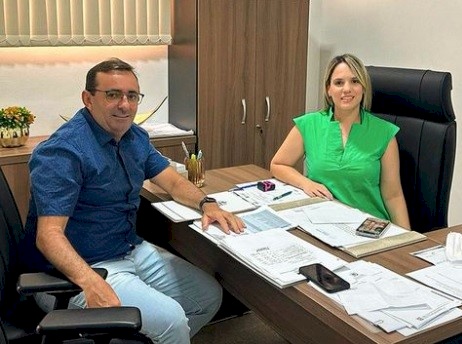 Vereador, Radamés Estrela com a diretora do HRS, Paloma Abrantes
