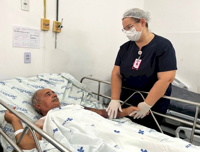 Procedimento endovascular inédito em paciente renal
