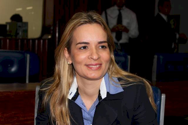 Mídia nacional destaca a senadora paraibana, Daniela Ribeiro, campeã, com gastos de combustíveis 