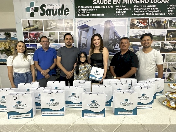 Entrega de óculos às crianças da Rede Municipal de Ensino, em Sousa 
