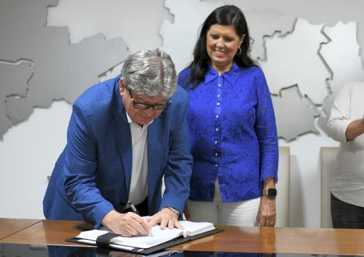 Governador se licencia, e a vice, Ligia assume mandato