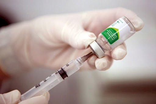 Paraíba distribui doses para vacinar 102 mil paraibanos abaixo de 59 anos
