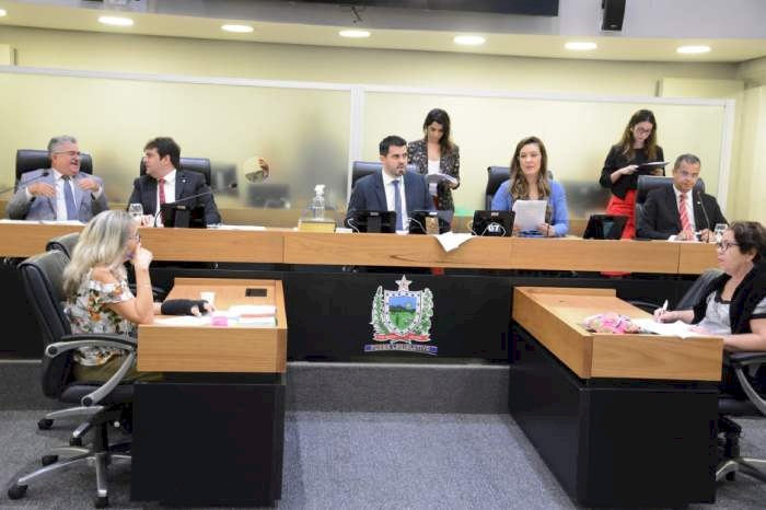 Medida Provisória que reajusta salários de professores prestadores de serviço