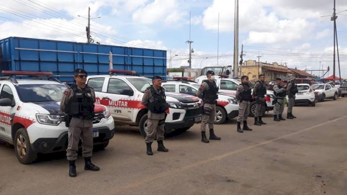 Ações ostensivas e preventivas com realização de barreiras policiais, abordagens a pessoas, veículos e em bares