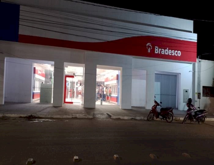 Beneficiários do INSS começam a receber o 13º