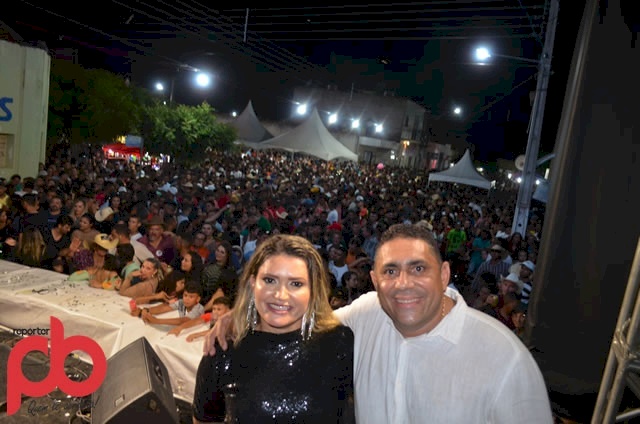 Prefeito João Neto, e a 1a Dama Valéria Rita 