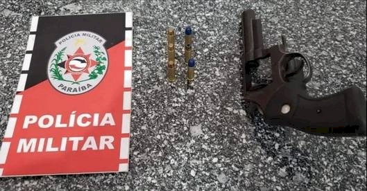 Revólver e munições apreendidos em ação da Polícia Militar