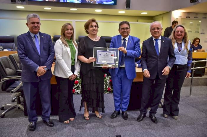 Título de cidadania paraibana à juíza Flávia da Costa Lins