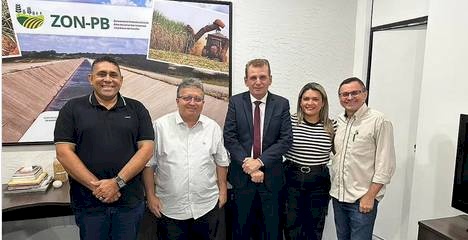 Prefeito de Aparecida, João Neto, ao lado de Chico Mendes