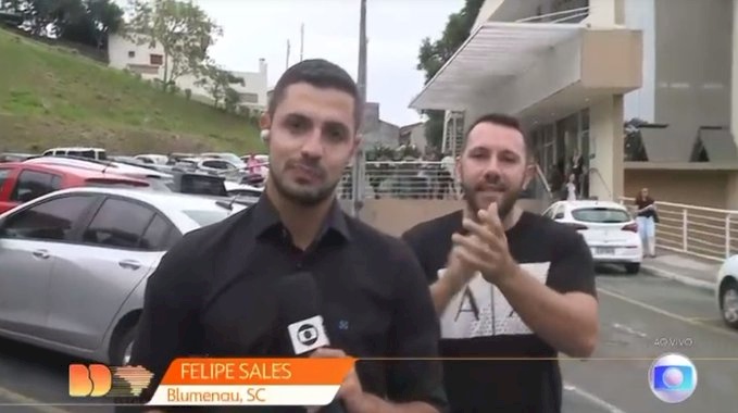 Repórter em transmissão ao vivo