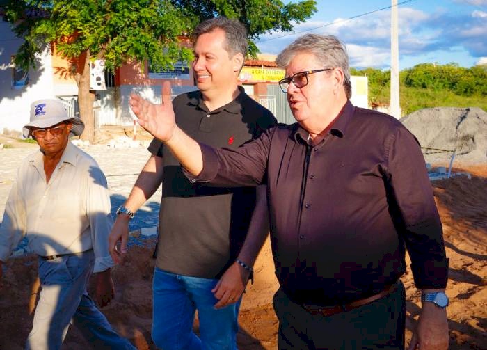 Obra de pavimentação asfáltica em Cajazeiras