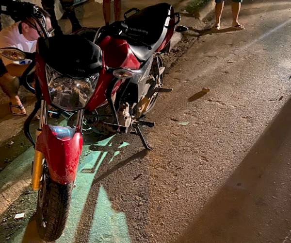 Motocicleta recuperada pela Polícia Militar na cidade de Sousa