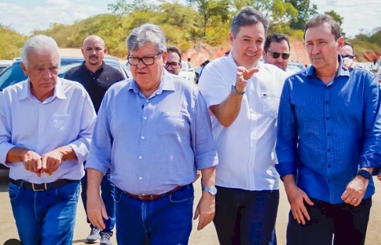 Júnior Araújo acompanha João Azevêdo em visita a Cajazeiras