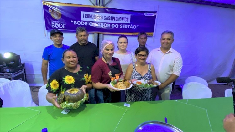 Prefeito  Gerôncio com as vencedoras do Concurso de Gastronomia