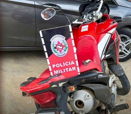 Motocicleta apreendida pela Polícia Militar