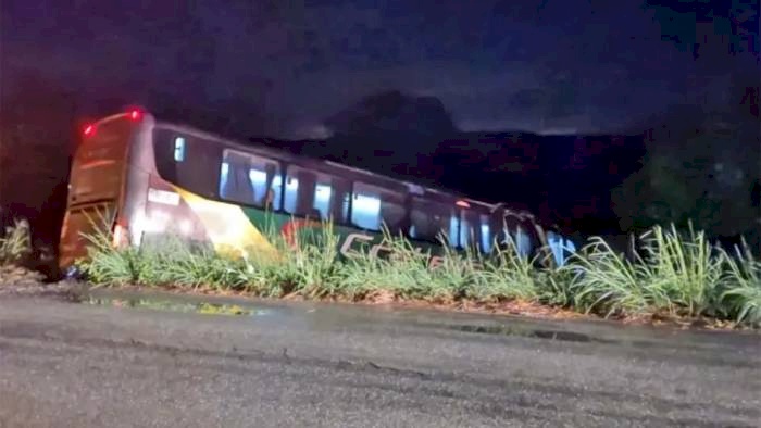 Acidente com o ônibus que transportava a cantora Brisa Star