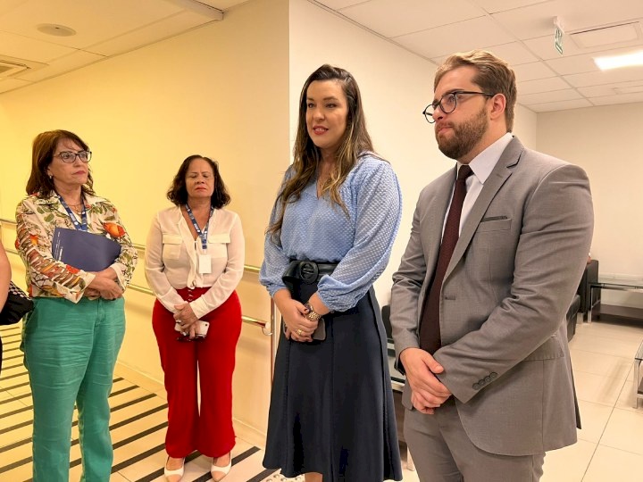 Deputada Camila Toscano ao lado do Secretário Executivo da APLB, Guilherme Benício