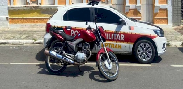 Motocicleta recuperada pela Polícia Militar