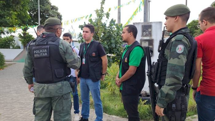 Situação de maus tratos contra uma cadela e sete filhotes