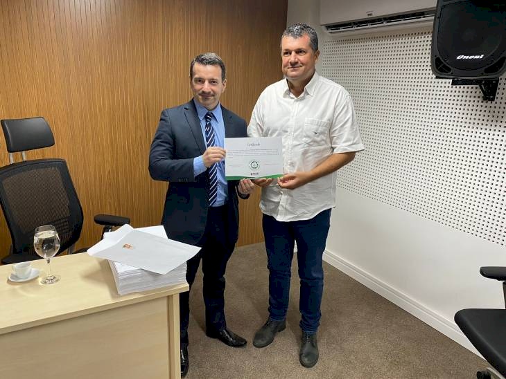 Os certificados foram entregues ao presidente da Famup pelo procurador-geral de Justiça, Antônio Hortêncio Rocha Neto