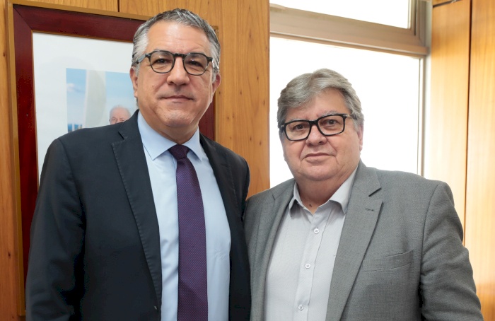 João Azevêdo em reunião com Alexandre Padilha