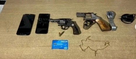 Armas de fogo e objetos roubados, apreendidos em ação policial na capital