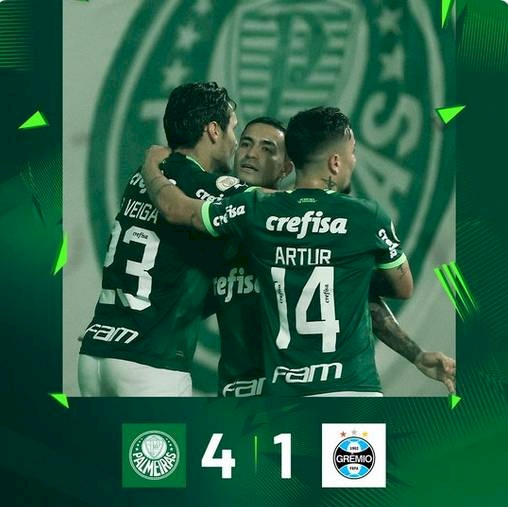 Palmeiras goleia Grêmio para dormir na liderança