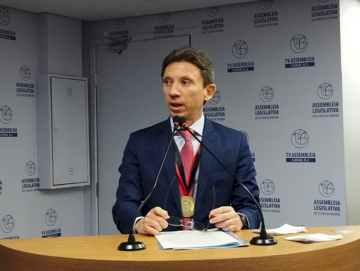Medalha Epitácio Pessoa ao desembargador Leonardo Trajano