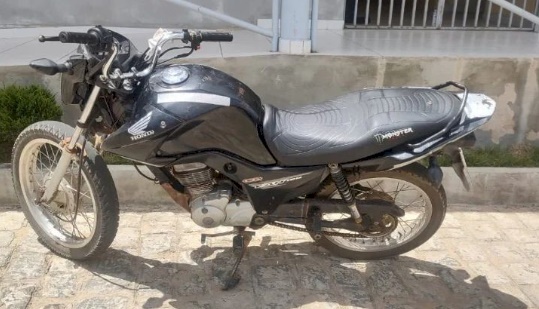 Motocicleta recuperada pela polícia militar em Dona Inês 