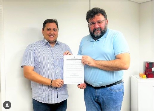 Novinho de Carlão entre Decreto Legislativo à Claudio Furtado